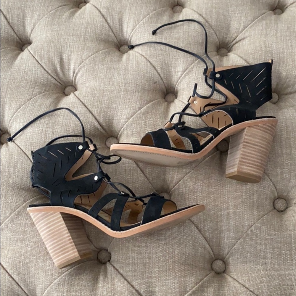 DV Luci Ghille Lace Sandal